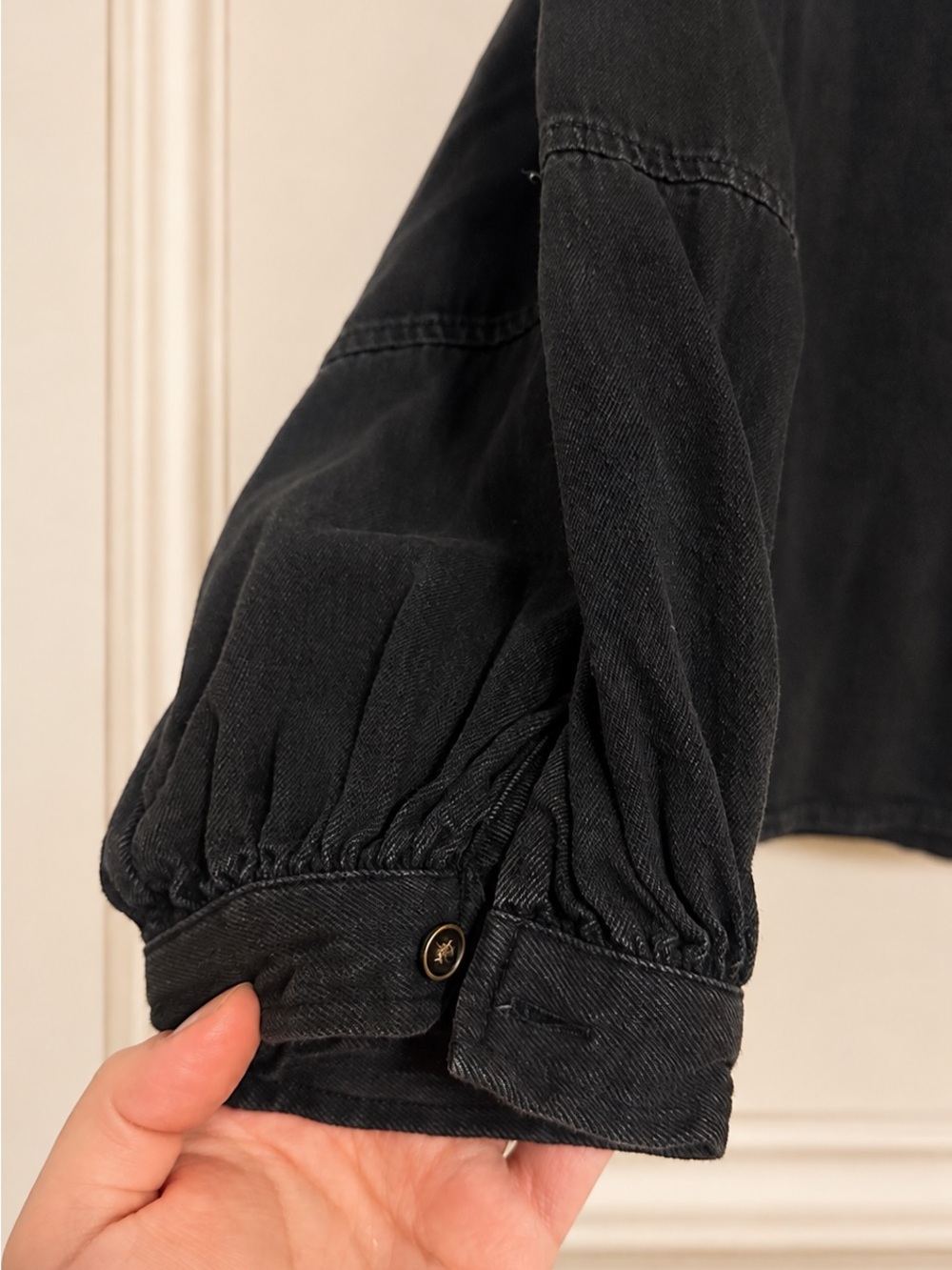 Women’s Black Ruffle-Collar Button-Up Top - Picture 4 of 6